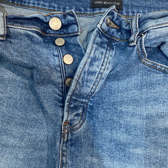 Button up jean shorts. Size 12 by Grand Beach Club - Picture 4 of 7